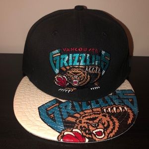 Flat billed SnapBack hat: Vancouver Grizzlies